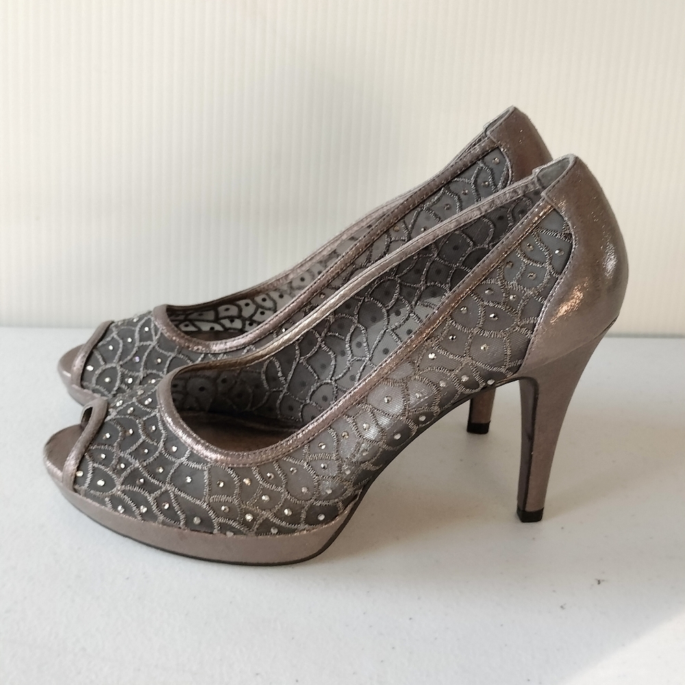 Adrianna Papell Foxy Silver Embellished Mesh Heels Pumps 8.5 Wedding Formal